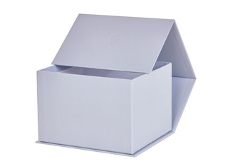 Hersteller von Buchdeckenverpackungen mit scharfen 90 Grad Kanten