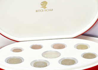 Verpackung mit Goldprägung innen und aussen